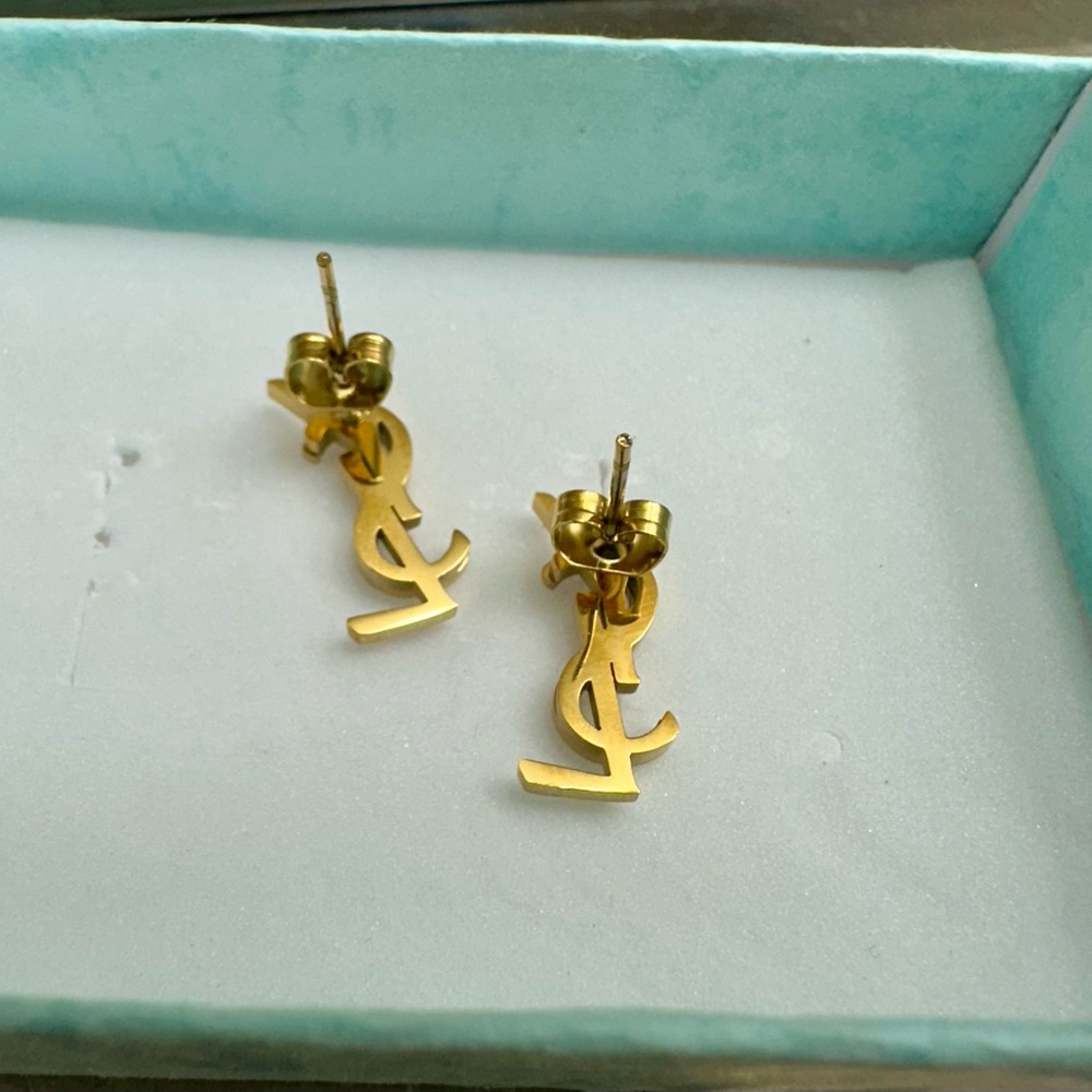 Stylish Earrings - Picture 2 of 2